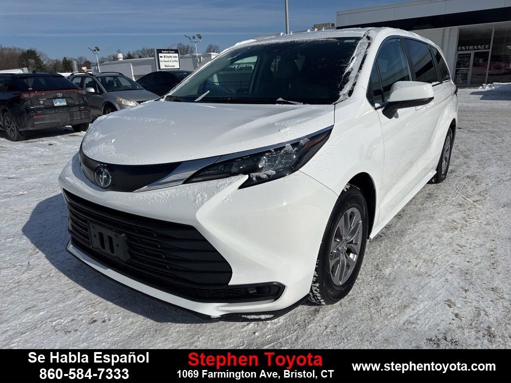 2024 Toyota Sienna LE